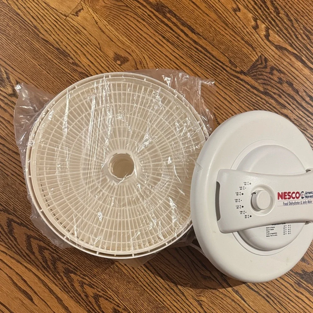 Nesco White Dehydrator & Jerky Maker - Picture 6 of 9